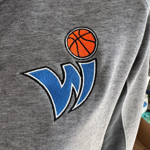 NIKE Jacket Size Medium Basketball Showtime Hoodie Wisconsin Impact Activewear - Picture 7 of 11